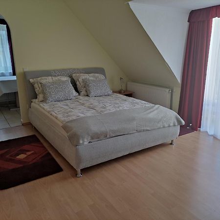 Zsanett Appartement Hévíz Camera foto